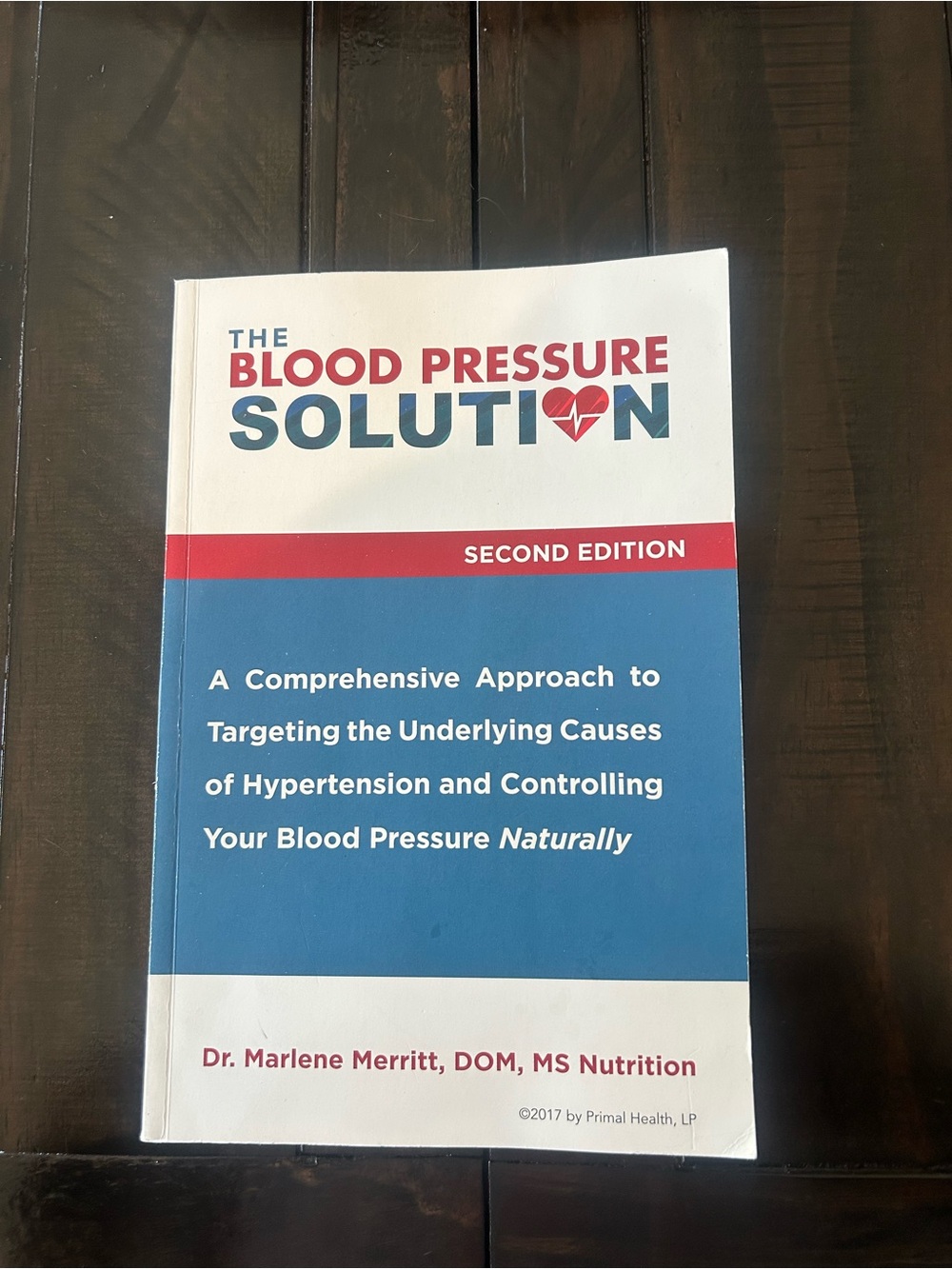The Blood Pressure Solution - Blue & White Health Guide by Dr. Marlene Merritt